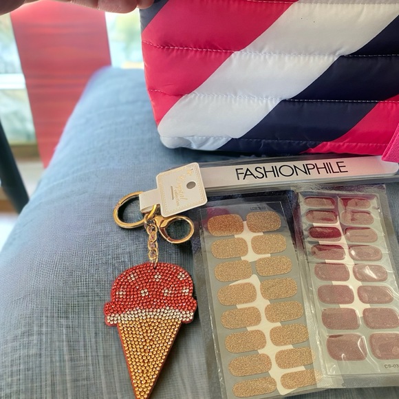 🍀New Estee Lauder Pink White Blue Quilted Cosmetic Bag with goodies - Picture 3 of 11